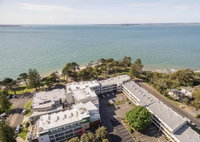 FAMILY ISLAND GETAWAY - BEACHFRONT APARTMENT
