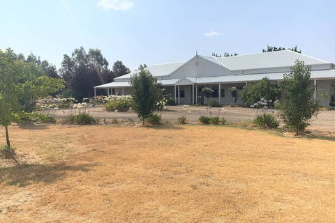 Farm House At The Gateway To The King Valley - Queensland Tourism 2