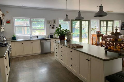 Farm House At The Gateway To The King Valley - Queensland Tourism 3