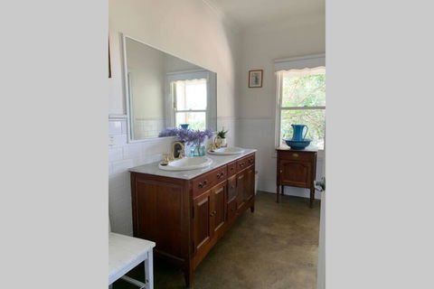 Farm House At The Gateway To The King Valley - Queensland Tourism 1