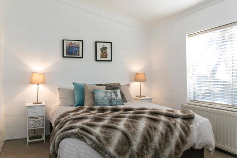 Feathertop Alpine Lodge - QLD Tourism 3
