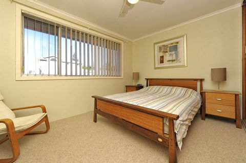 Fingal Court Unit 3 - Fingal Bay - QLD Tourism 3