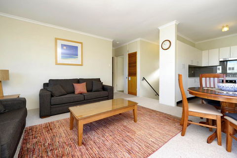 Fingal Court Unit 3 - Fingal Bay - QLD Tourism 1