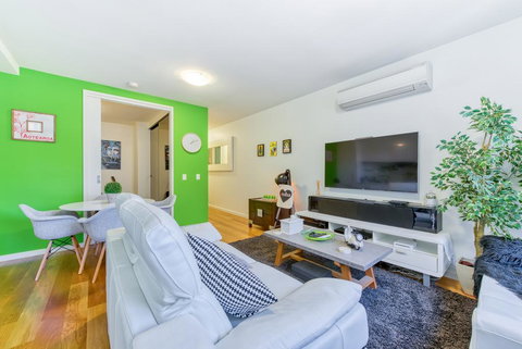 Fitzroy Lifestyle 1 Bed With Pool, Spa, Sauna & Gym - QLD Tourism 0