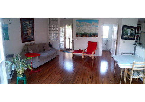 Fitzroy Spacious House - QLD Tourism 1