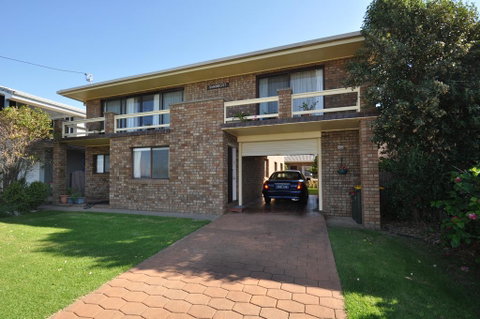 Flat 1/15 Dalmeny Drive - QLD Tourism 0