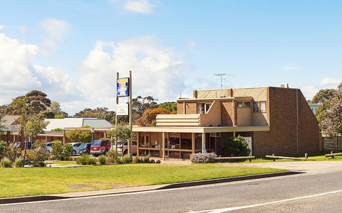 Flinders Cove Motel - QLD Tourism 1