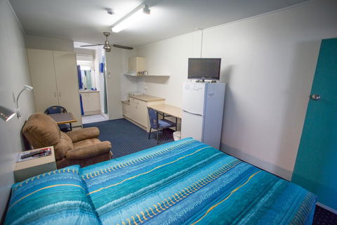Fourth Ave Motor Inn - Queensland Tourism 0