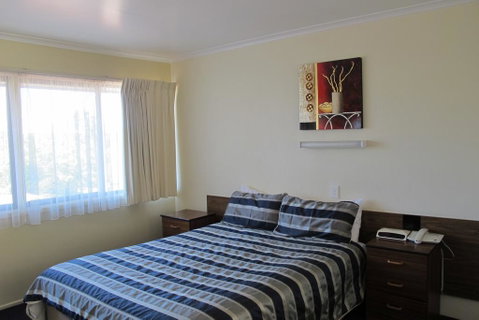 Fox Glenn Motor Inn - QLD Tourism 0