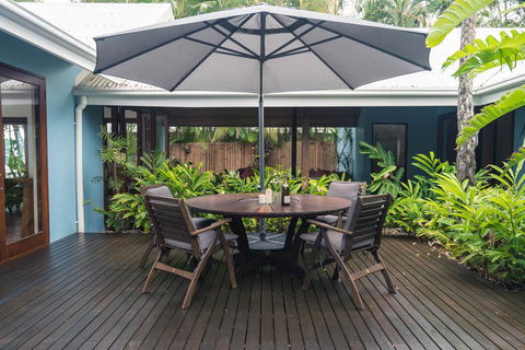 Frangipani Beach House - Newell Beach - Queensland Tourism 3