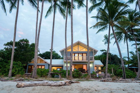 Frangipani Beach House - Newell Beach - Queensland Tourism 0