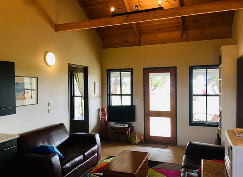 French Island Cottage - Queensland Tourism 3