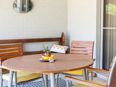 Gartelmann Studio @ Gartelmanns Wines Walk To The Deck Cafe + Wine Tasting - Queensland Tourism 2