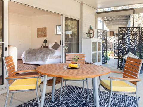 Gartelmann Studio @ Gartelmanns Wines Walk To The Deck Cafe + Wine Tasting - Queensland Tourism 0