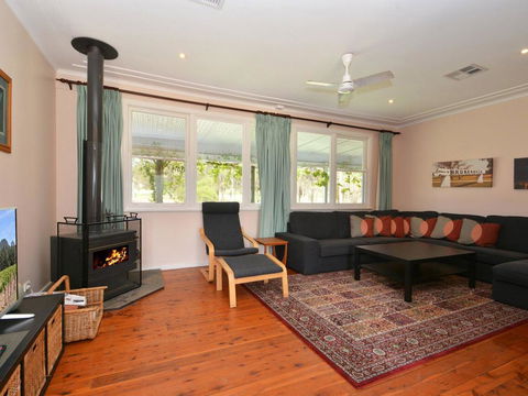 Glandore Estate Vineyard Homestead Onsite Cellar Door + Walk To Restaurants Incl EXP - Queensland Tourism 3