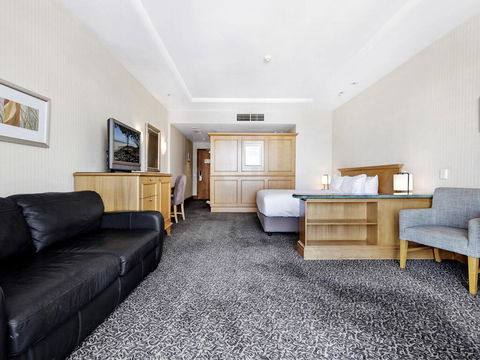 Gold Tower Private 2 Bedroom Dual Key - QLD Tourism 1