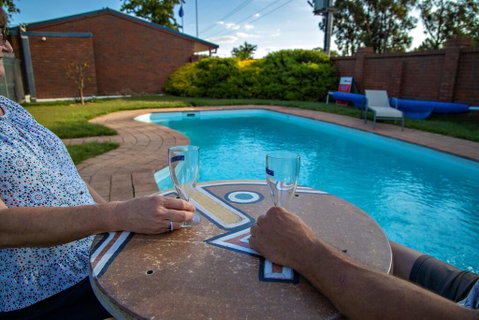 Golden Country Motel And Caravan Park - QLD Tourism 0