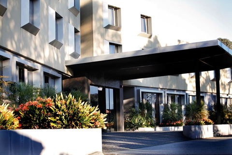 Golden Pebble Hotel - Queensland Tourism 0