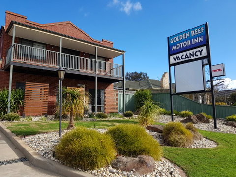 Golden Reef Motor Inn - QLD Tourism 0