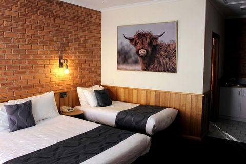 Golden River Motor Inn - QLD Tourism 2