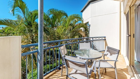 Golden Riviera Absolute Beachfront Resort - QLD Tourism 2