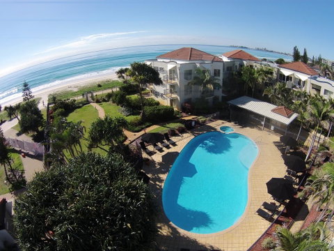 Golden Riviera Absolute Beachfront Resort - QLD Tourism 0
