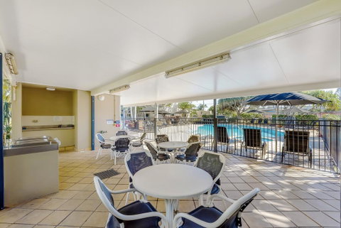 Golden Riviera Absolute Beachfront Resort - QLD Tourism 1