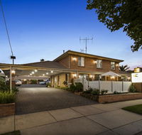 Golden Square Motor Inn