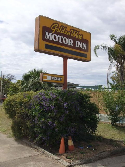 Golden West Motor Inn - QLD Tourism 0