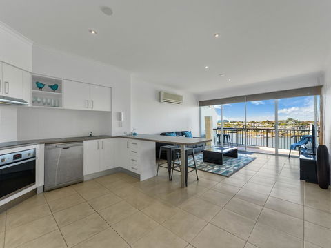 Goldsborough Place Apartments - Queensland Tourism 1