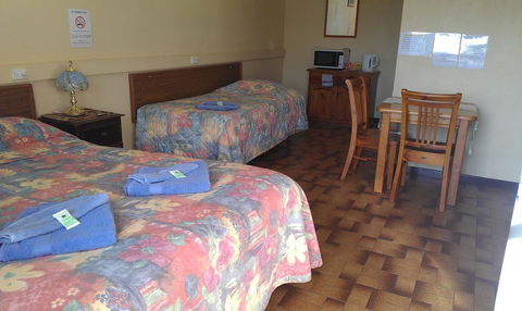 Goolgowi Highway Motel - Queensland Tourism 3