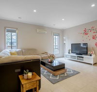 Gorgeous 4BR home in Point Cook - QLD Tourism