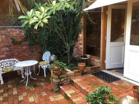 Gorgeous Studio 2 Minutes From The Heart Of Subiaco - Queensland Tourism 0