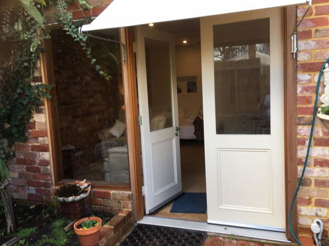 Gorgeous Studio 2 Minutes From The Heart Of Subiaco - Queensland Tourism 2
