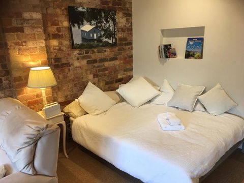 Gorgeous Studio 2 Minutes From The Heart Of Subiaco - Queensland Tourism 3