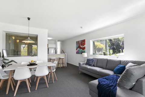 Grange 235 - Cumberland Lorne - Queensland Tourism 1