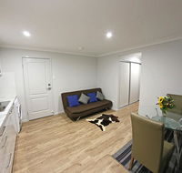 Granny Flat next to golf course - Queensland Tourism