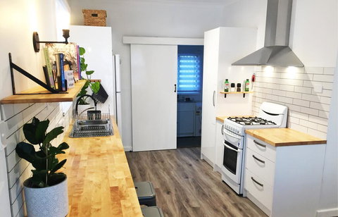 Great Comfort & Style In Central Location - QLD Tourism 1