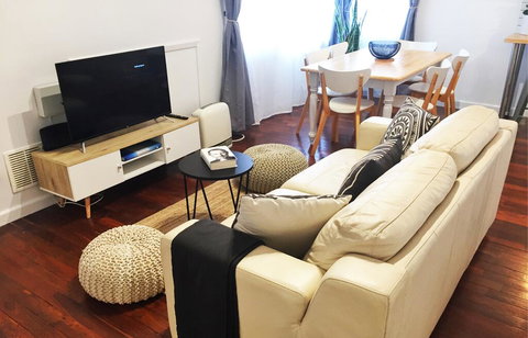 Great Comfort & Style In Central Location - QLD Tourism 3