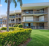 Great location close to waterfront Shops Restaurants and Cafes. - QLD Tourism