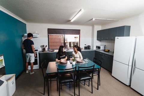 Guild House 6 Bedroom Flat - QLD Tourism 2