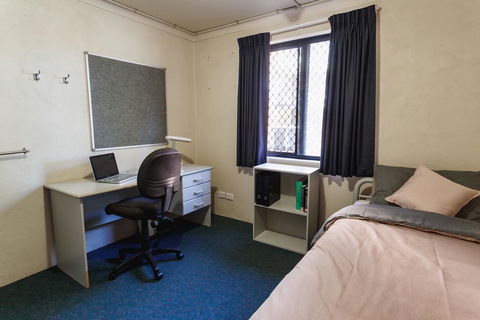 Guild House 6 Bedroom Flat - QLD Tourism 3