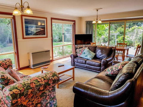 GUMS & ROSES - Family Home In The Heart Of Town. - QLD Tourism 0