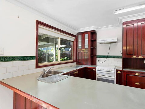 GUMS & ROSES - Family Home In The Heart Of Town. - QLD Tourism 3
