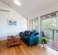Gymea Retreat 56 Ullora Close - Tri-Level Home with WIFI  Aircon - QLD Tourism