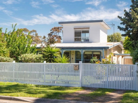 Gypsy Cottage - QLD Tourism 0
