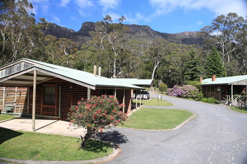 Halls Gap Log Cabins - QLD Tourism 0