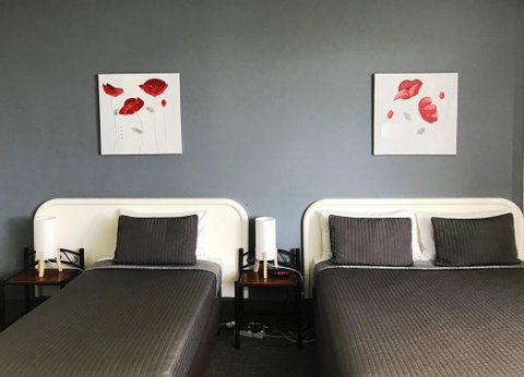 Hamilton Motor Inn - QLD Tourism 3