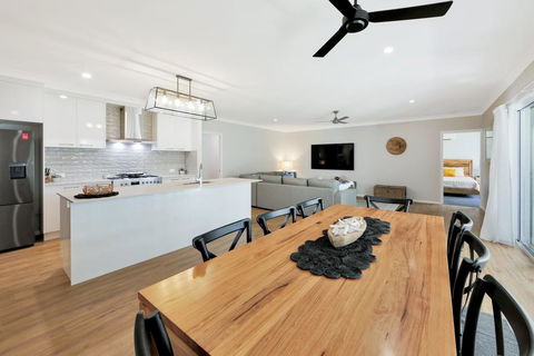 Hamptons @ The Point - Queensland Tourism 0