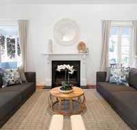 Hamptons Style Family Home 5 Minutes From Beach - QLD Tourism